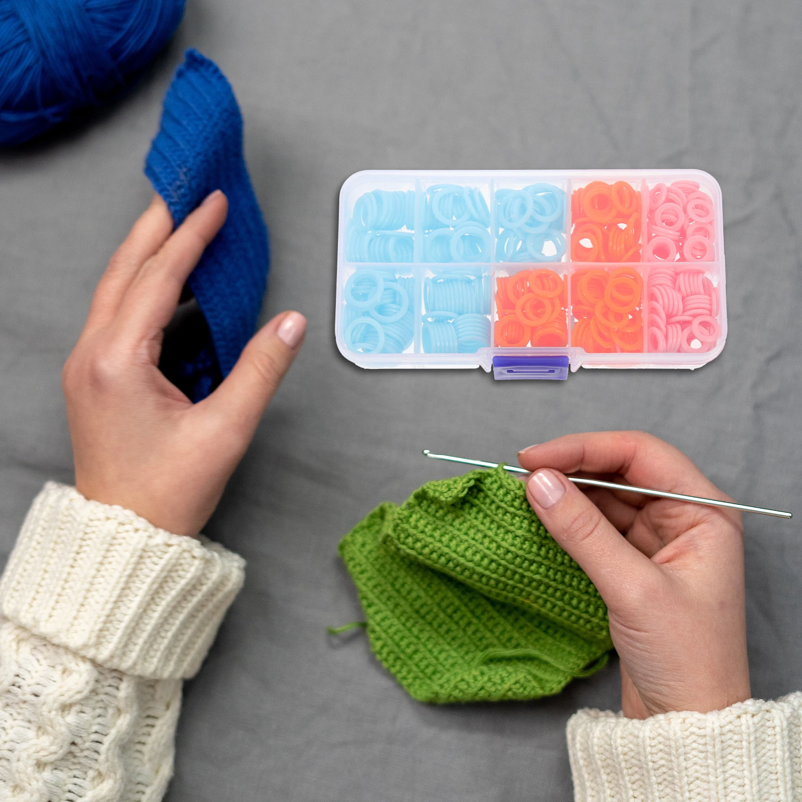 

450 Pcs Colored Stitch Markers Rings for Crocheting Knitting Metal Buckle Easy to Use ABS Material Compact Size