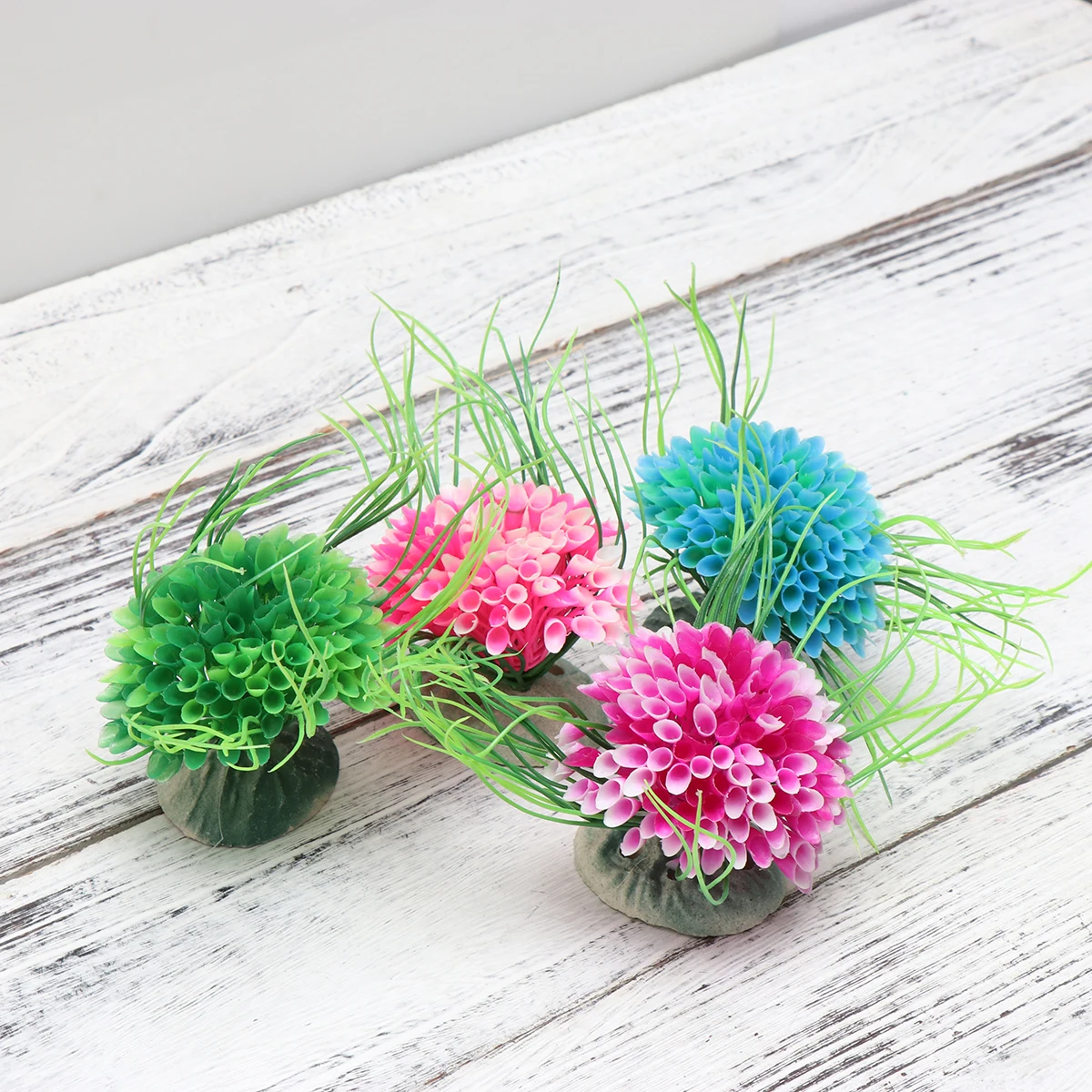 

4pcs Simulated Water Grass Colored Balls Lifelike Aquarium Plants for Fish Tank Decoration Easy Clean Safe Plastic Underwater