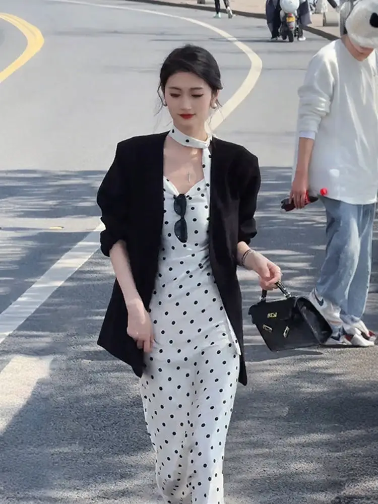 طقم بدلة مزاجه للنساء للربيع والخريف نمط جديد بدلة سترة شريطية فستان منقط طقم مكون من قطعتين