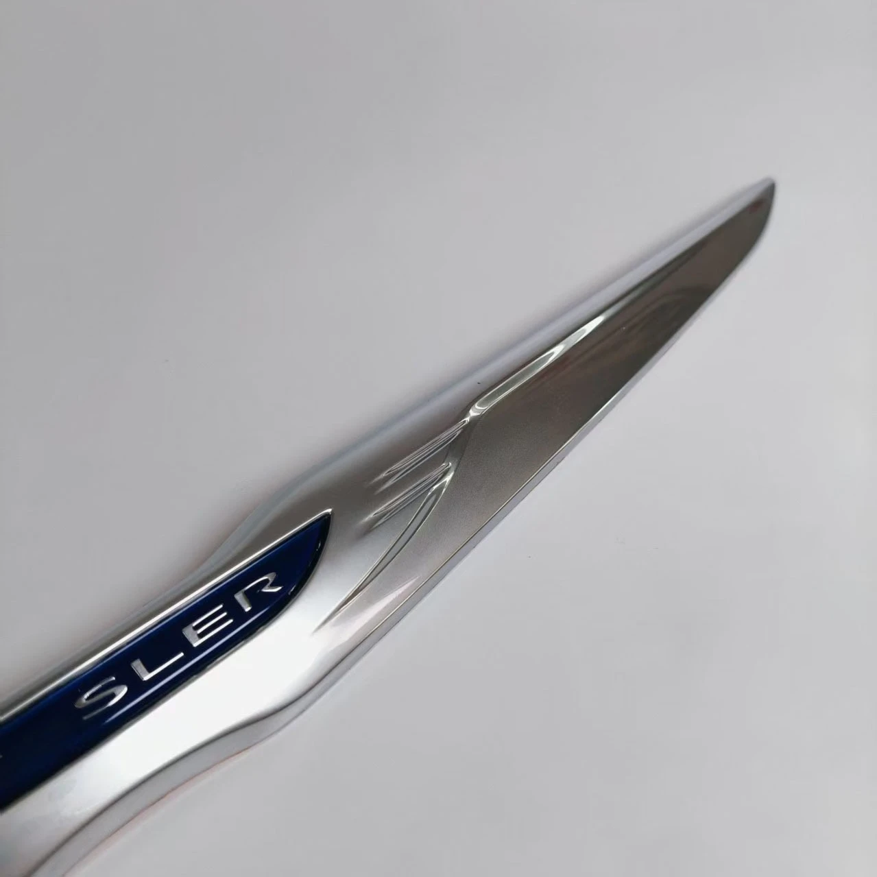 Pasuje do 11-14 Chrysler 300 SILVER WINGS W/BLUE, Black ACCENT Golden, oś EMBLEM BADGE NAMEPLATE przednia kratka. tył Deacklid