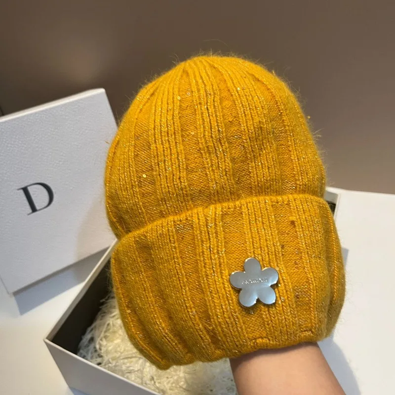 ​ ​ جديد الخريف الشتاء الأرنب الفراء متماسكة قبعة مع زهور الترتر حماية الأذن قبعة صغيرة دافئة ​ ​