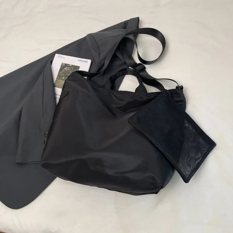 

Elegant Top Handle Tote Bag For Women In Durable Leather With Spacious Compartment For Shopping
