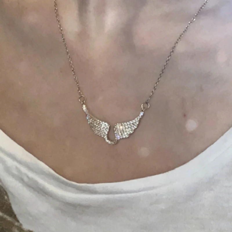 2026 Sparkling Diamond Full Wings American Retro Spicy Girl Niche Design Necklace
