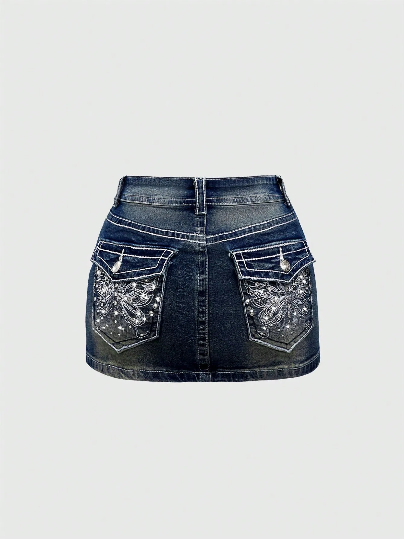 

Джинсовая мини-юбка с низкой талией, вышивкой в виде бабочек и контрастной строчкой