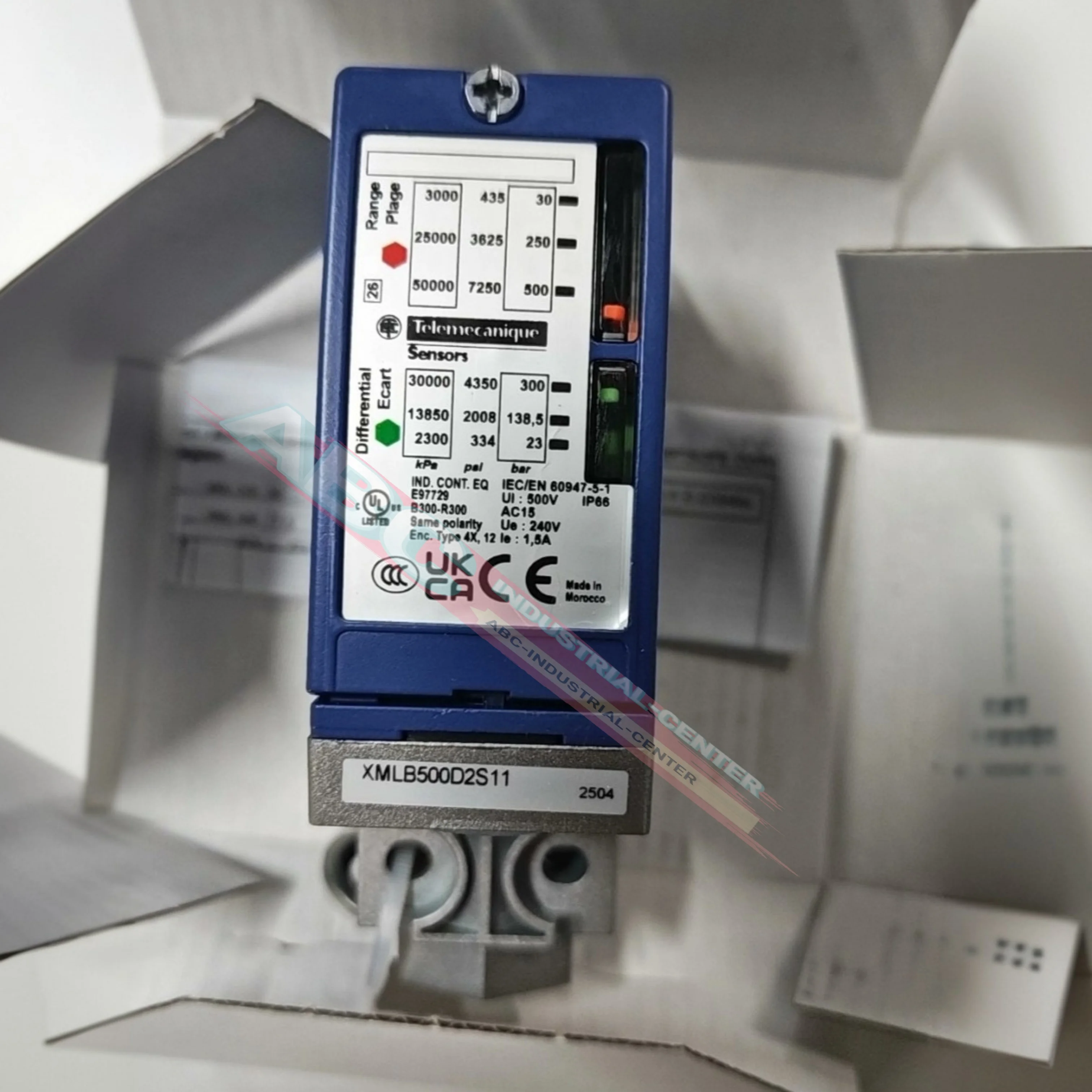 

XMLB500D2S11 pressure switch XS7-C40FP260 new in box