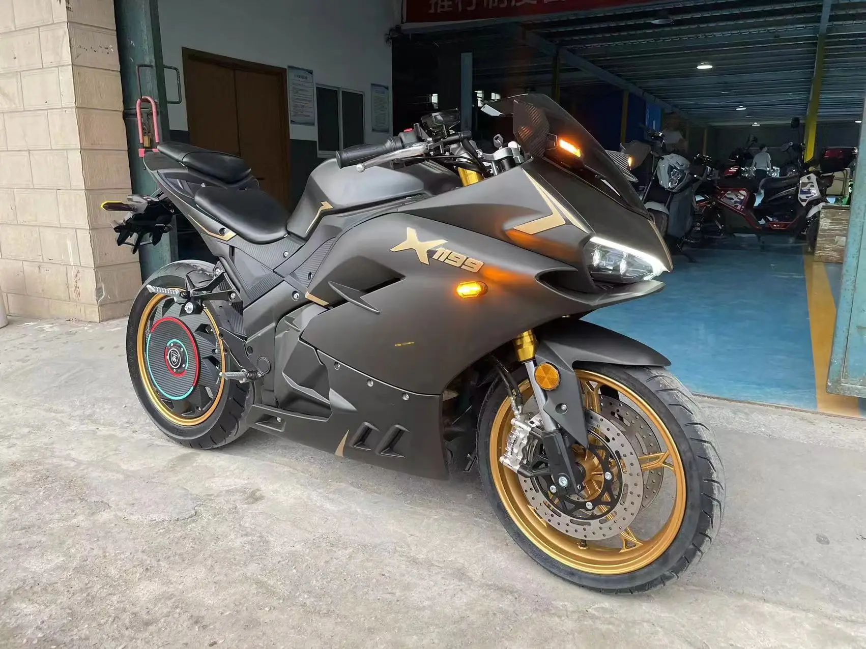 2024 72V 8000W Adult Electric Racing Motorcycle 120Ah Long Range 130km/h City Sport Motorbike customized Moto Electrica