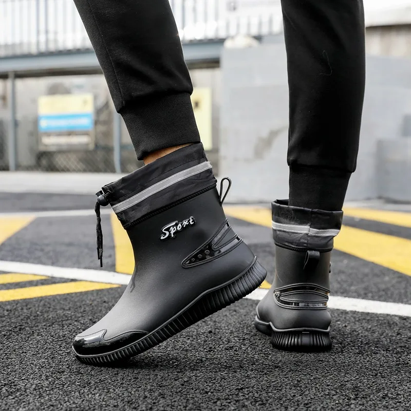 New Men\'s Fashion Non-Slip Rain Boots Outdoor Non-Slip Fishing Boots Kitchen Work Shoes Unisex Comfortable Waterproof Work Shoes