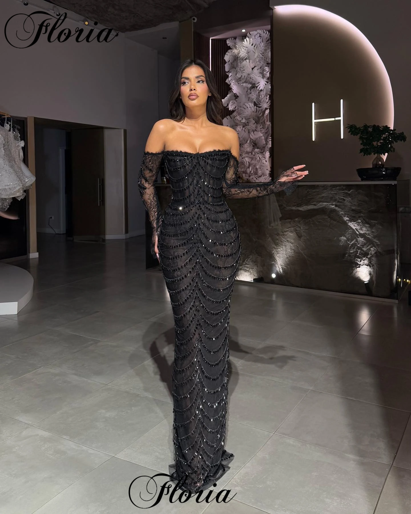Schwarze Spitze Ballkleider mit Kristallen trägerlos schulterfrei Cocktailkleider für Frauen Partykleider Vestidos De Noche Maßgeschneidert