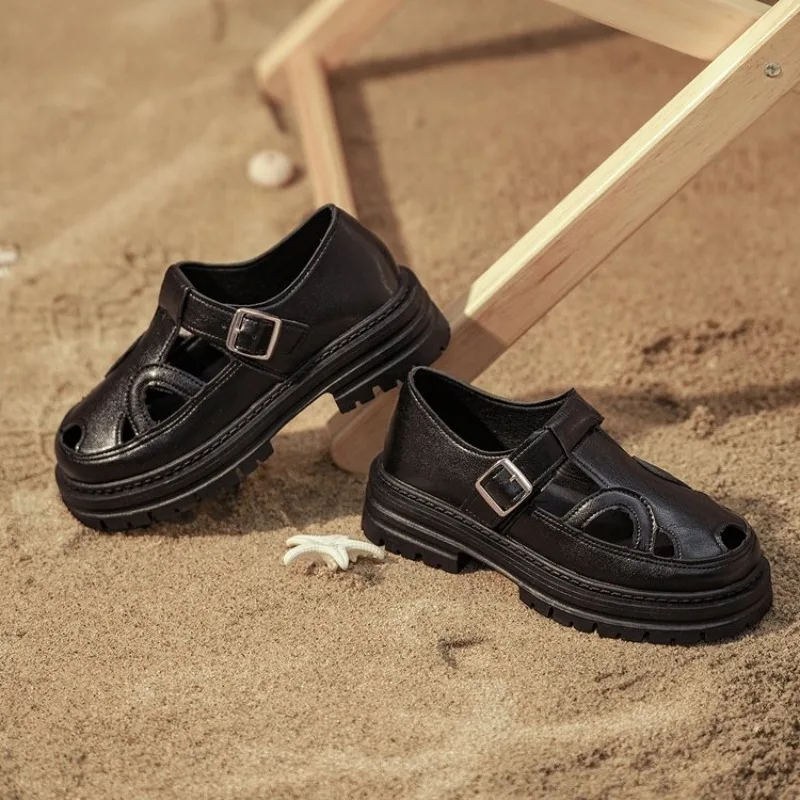 صنادل روما من جلد البولي يوريثان باللون الأسود بجزء سفلي سميك صنادل نسائية صيفية بمقدمة مغلقة صنادل نسائية عصرية للشاطئ مانعة للانزلاق Sandalias Mujer #5