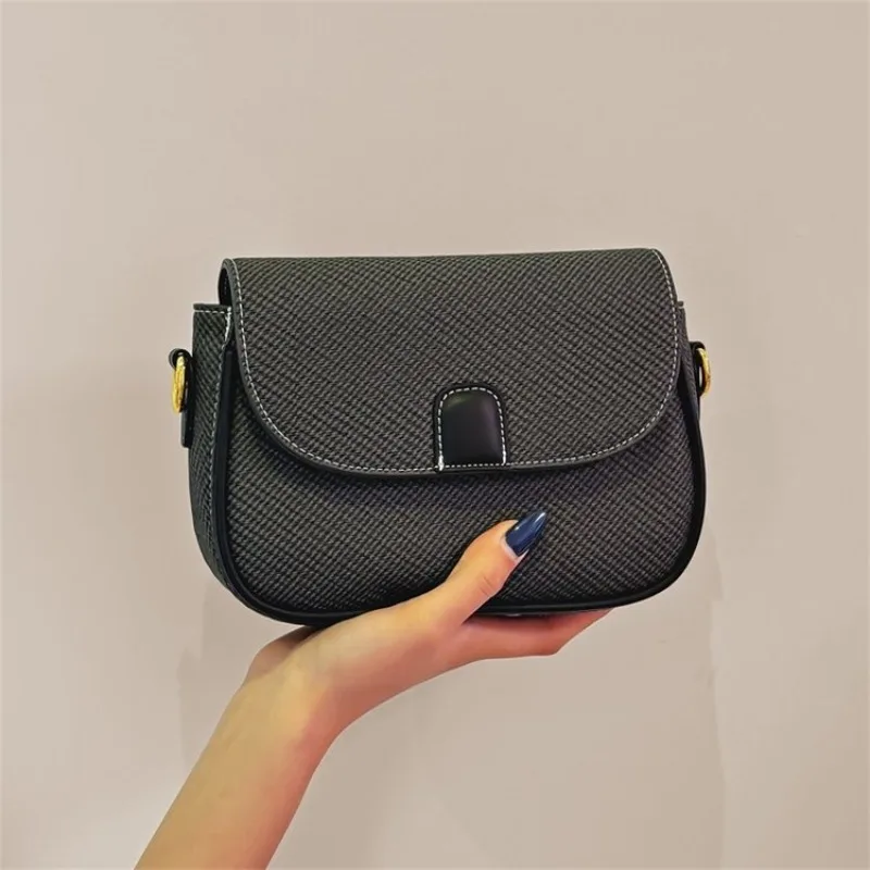 

Designer Paris Classic Elegant Diaper Bag For Women Letter Logo Leather Tote With Minimalist Vintage Style And Shoulder Strap