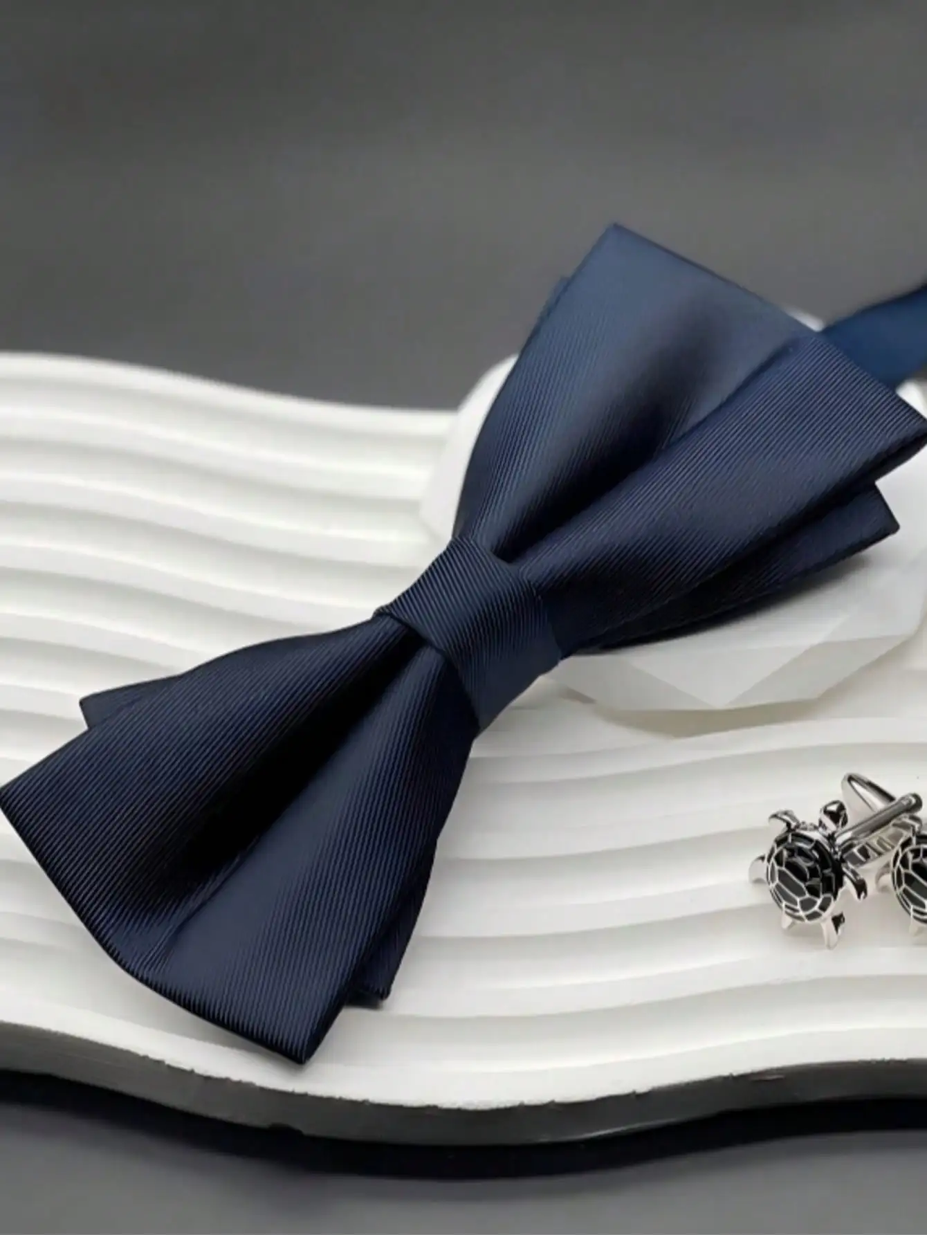 Stylish Men's Navy Herringbone Bow Tie