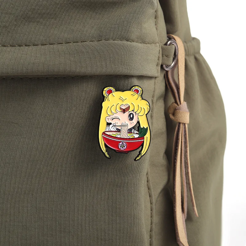 Bonito marinheiro lua pino emblemas dos desenhos animados anime figura tsukino usagi chibiusa kino makoto bonito esmalte broches mochila acessórios