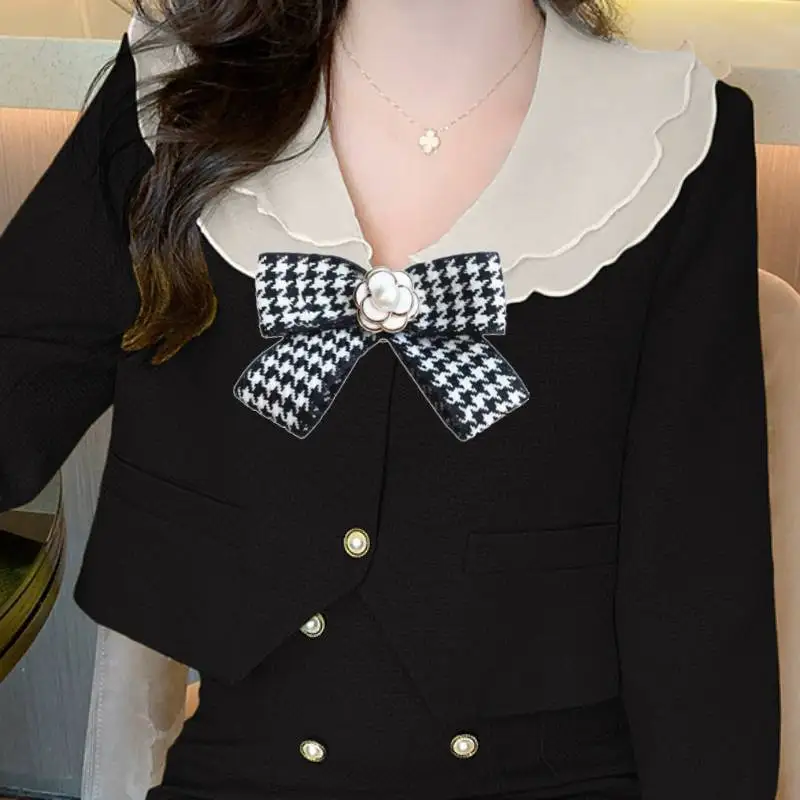 Korean Houndstooth Camellia BowTie Brooch Women Fashion Bow Ribbon Ribbon College Style Shirt Sweater Collar Pins Gift for Women