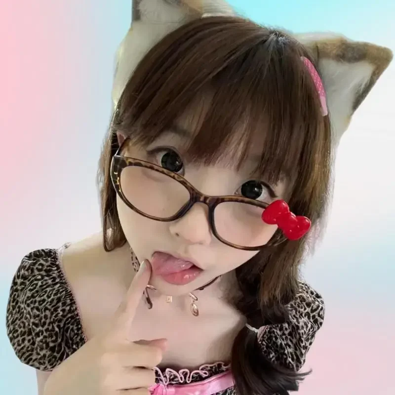 صورة كرتونية صغيرة نظارات وجه عرض Kitcat ، صورة صغيرة لطيفة ، طباعة فهد بإطار أسود ، Kawaiilovely