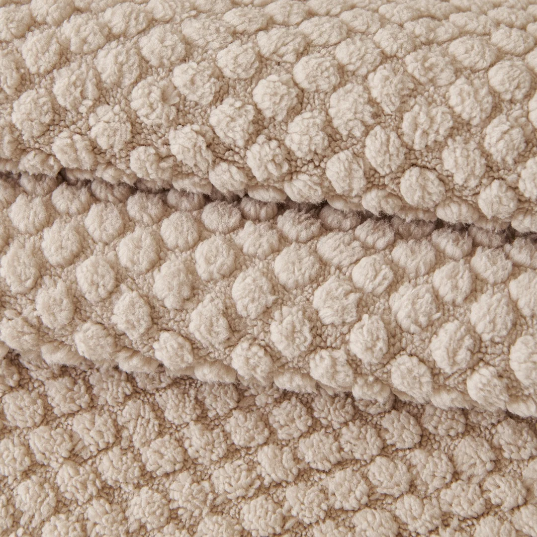 1 Stück Verdickter Warmer Einfarbiger Jacquard-Gesteppter Fleece-Sofabezug, Rutschfest, für Wohnzimmer 1/2/3/4-Sitzer Haustierfreundlicher Couchbezug – Detail 9
