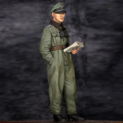 1/35 Joachim Peiper in Kharkov, with 2 different heads, Resin kit Figure soldiers GK, Uncoated No colour