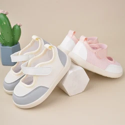 Scarpe da passeggio traspiranti per ragazzi e ragazze scarpe da ginnastica per il tempo libero Unisex Non scivolose di colore assortito EK9S76