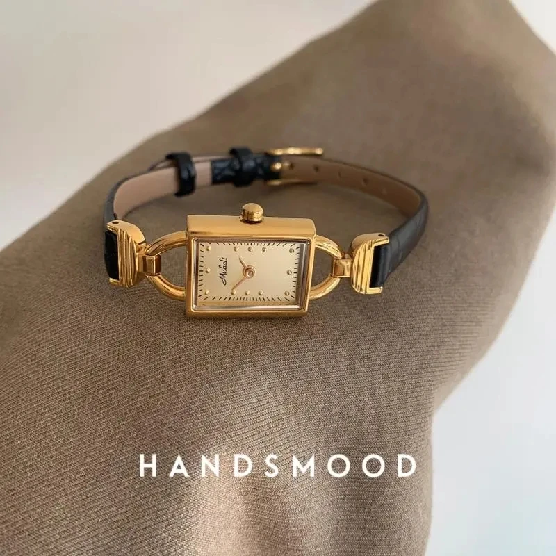 

Women's Watch Luxury Fashion Leather Strap Women's Watch High Quality Elegant Women's Watch Luxury Gold and Silver