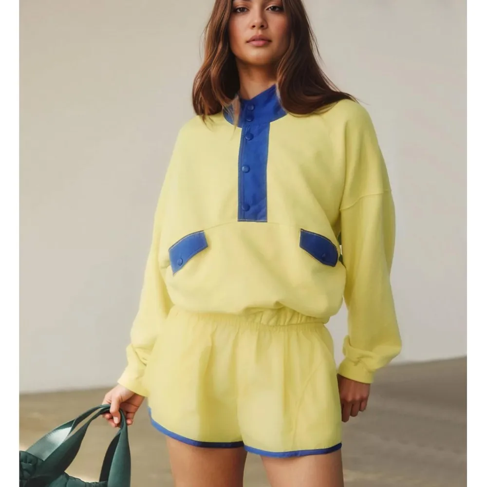 

Модная толстовка с воротником-стойкой и пуговицами, шорты с длинными рукавами, комплект из 2 предметов, женские осенние повседневные свободные спортивные шорты, женские