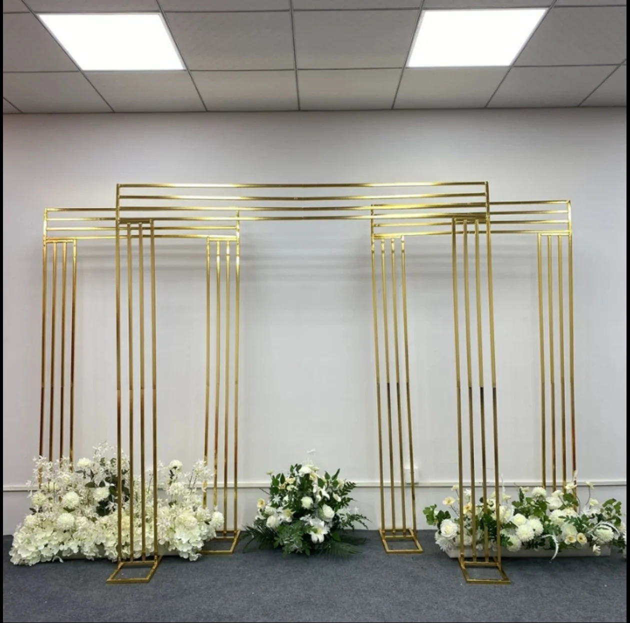 

Shiny Wedding Arch Gold Metal Frame Props, Flower Stand, Party Mall Window, Welcome Door, Wall Backdrop Decorating, 3 Pcs