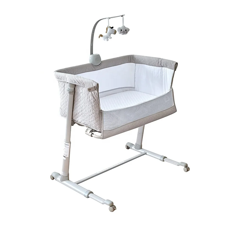 

High Class Comfortable Fabrics Baby Cot Baby Bassinet Bedside Sleeper With 4 Pieces Wheels