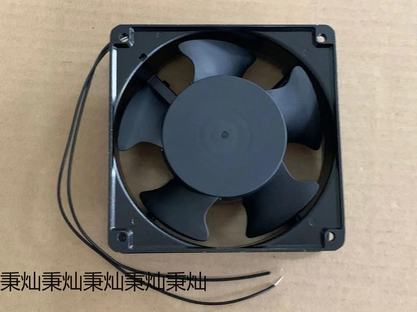 

Промышленные осевые вентиляторы охлаждения FULLTECH AC 230V UF123823H 120*38мм 0.14A