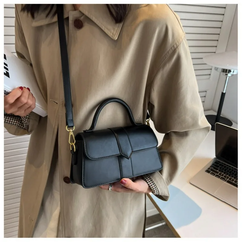 

Advanced Texture 2026 New Women's Versatile Crossbody Bag Handheld Small Square Bag