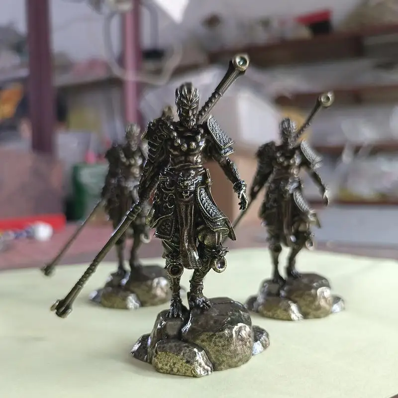 1 Stück Neue Schwarze Mythische Wukong Miniatur-Statue Ornament Metall-Handwerk Desktop-Dekoration – Detail 3