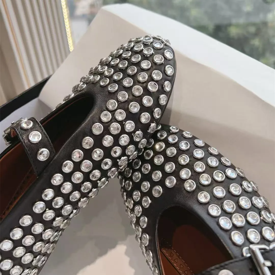 Zapatos Mary Jane para mujer, de cuero genuino, con suela plana, punta redonda, adornados con tachuelas y pedrería, estilo bailarina, de corte bajo.