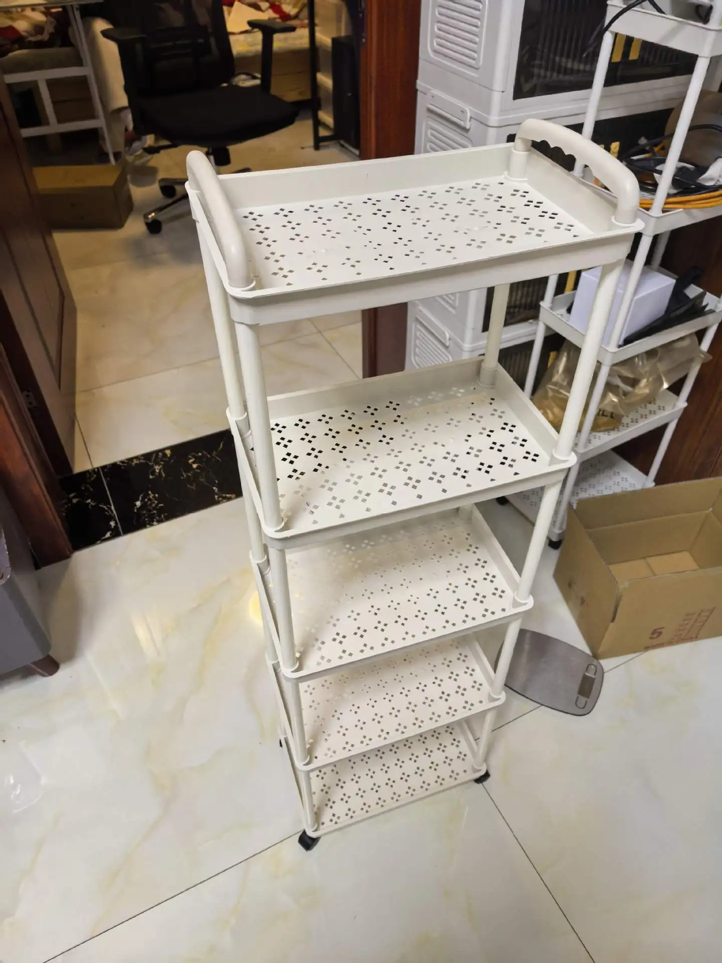 رف تخزين بعجلات، رف للوجبات الخفيفة بأربع طبقات لأرضية المطبخ وغرفة النوم، رف تخزين منتجات الأطفال المتنقلة المنزلية