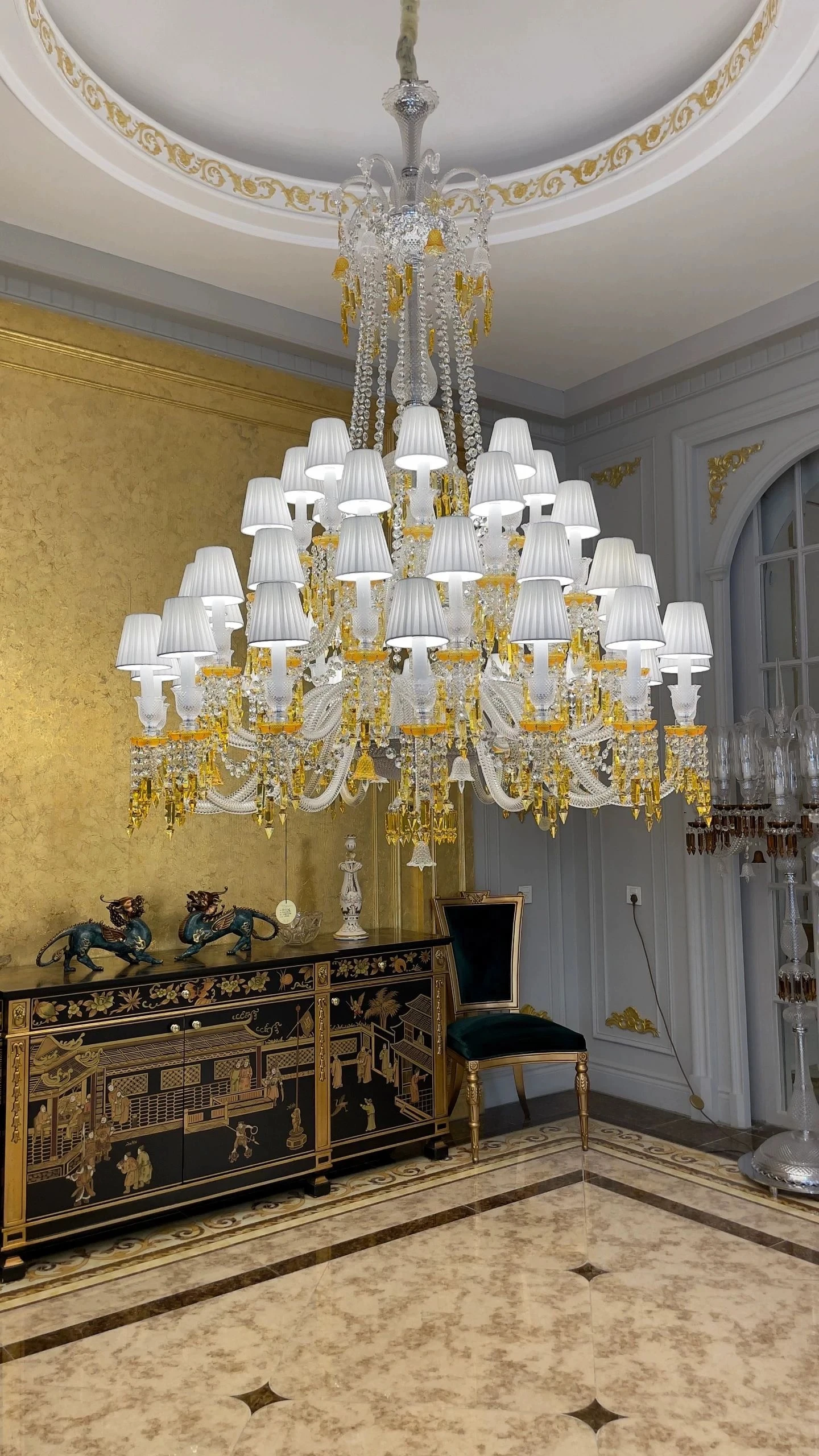Lámpara de araña de cristal de lujo para sala de estar, dormitorio o comedor, diseño hueco de alta gama.