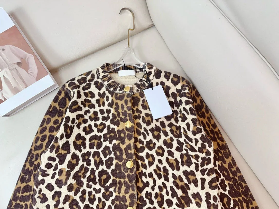 2024 New Printed Leopard Print Wool Knitted Cardigan, Comfortable, Skin Friendly, Personalized, And Age Reducing Women\'s Jacket