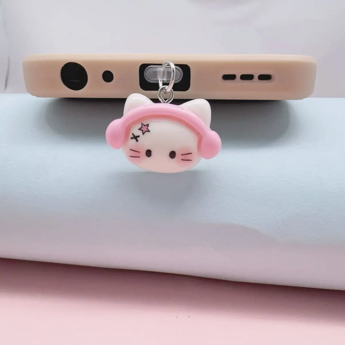 Kawaii Sanrio HelloKitty Staubstecker Anime Cartoon Student Zubehör Universal Staubstecker IPhone Typ-C Anhänger Schmuck Mädchen Geschenk