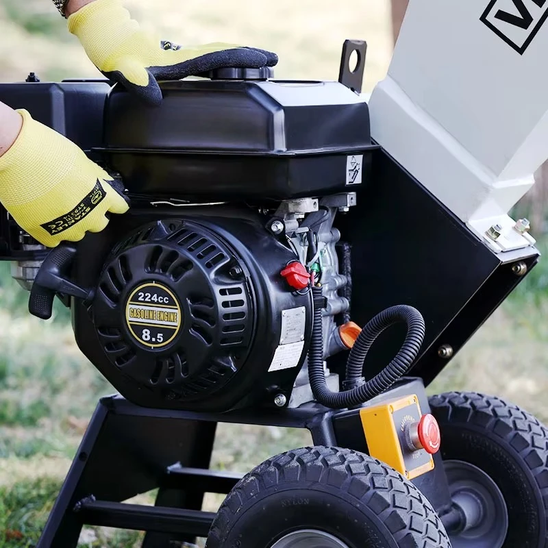 Compact Mobile Petrol Wood Chipper Shredder Eco Friendly Garden Branch Crusher Small Wood Mulcher for European Home Landscaping