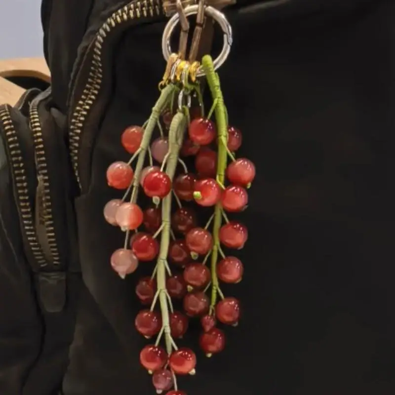 Modischer Schlüsselanhänger mit simulierten Traubenperlen, handgewebter Fruchtanhänger, exquisiter Taschenanhänger für Schlüssel, Rucksackdekoration, Urlaubsgeschenk für T – Detail 2