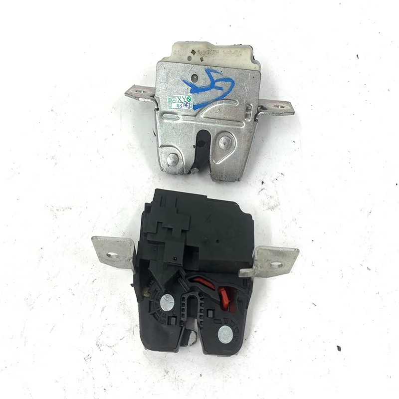 HOT Auto Parts B200 Tail Cover Lock Machine A1697400235 Is Suitable for Mercedes W245 Rear Rear Door Lock Block