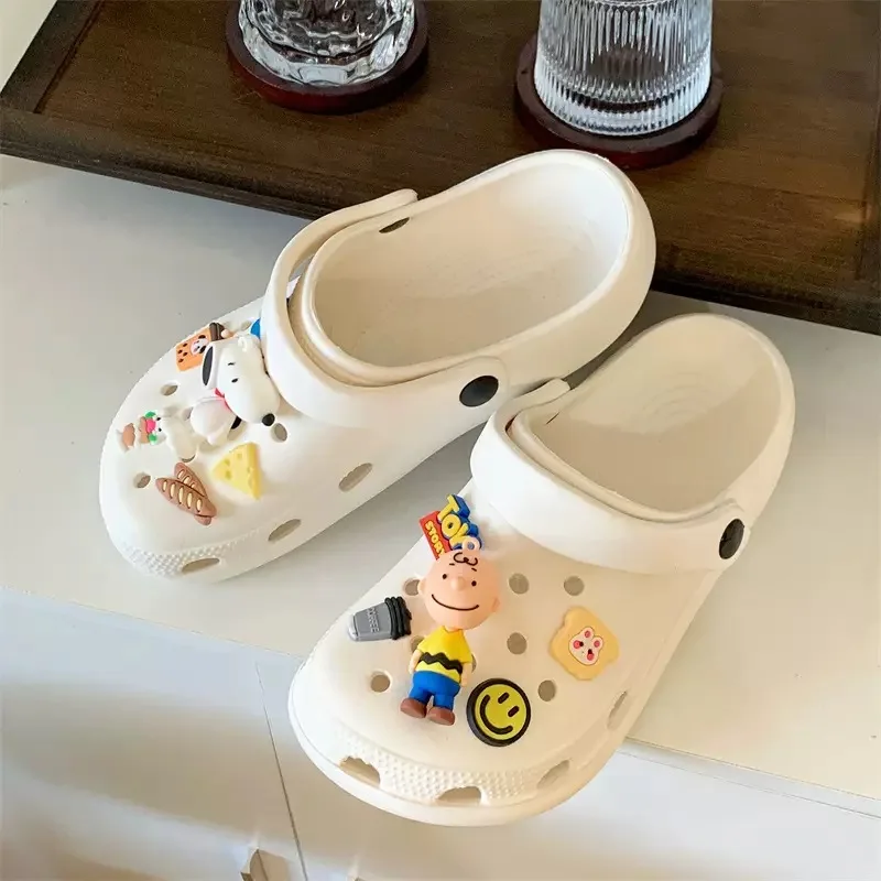 スヌーピーシューズチャーム 3D かわいい靴バックルサンダルスリッパアクセサリー靴の花の装飾子供にクリスマスギフトを与える