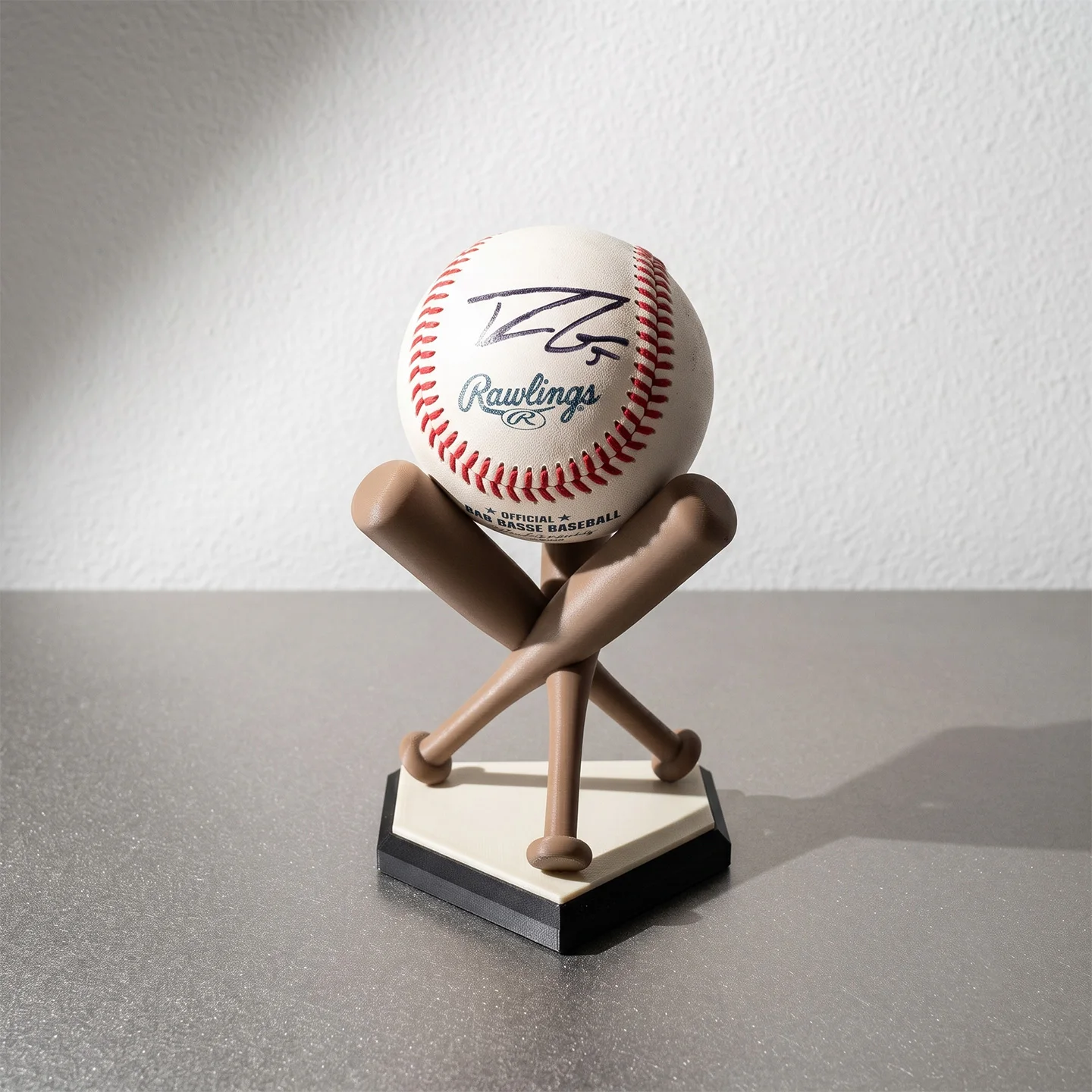 Baseball Display Stand – Bat-Shaped Softball Holder & Mini Desktop Ornament