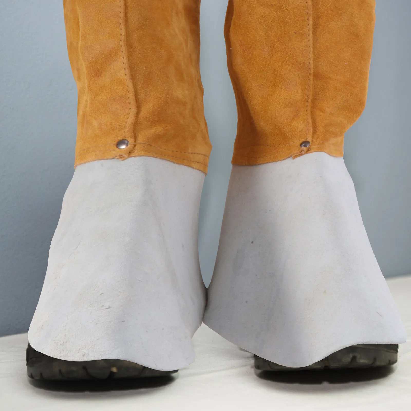 Welding Foot Covers Cowhide Flame Resistant Heat Insulating Shoe Protectors for Work Boots and Sneakers