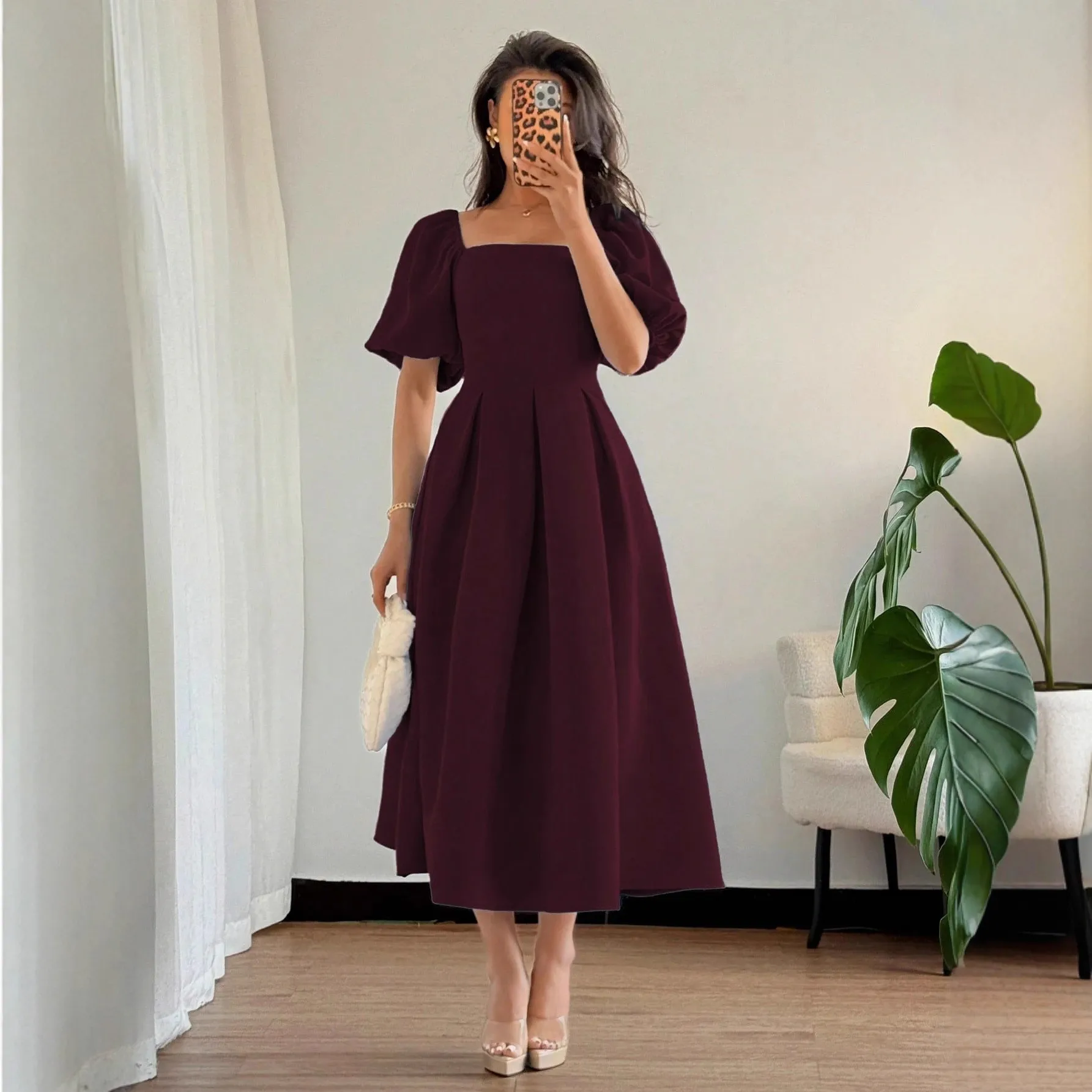 Weinrotes Gala-Abendkleid mit Plissiertem Rock - usage example