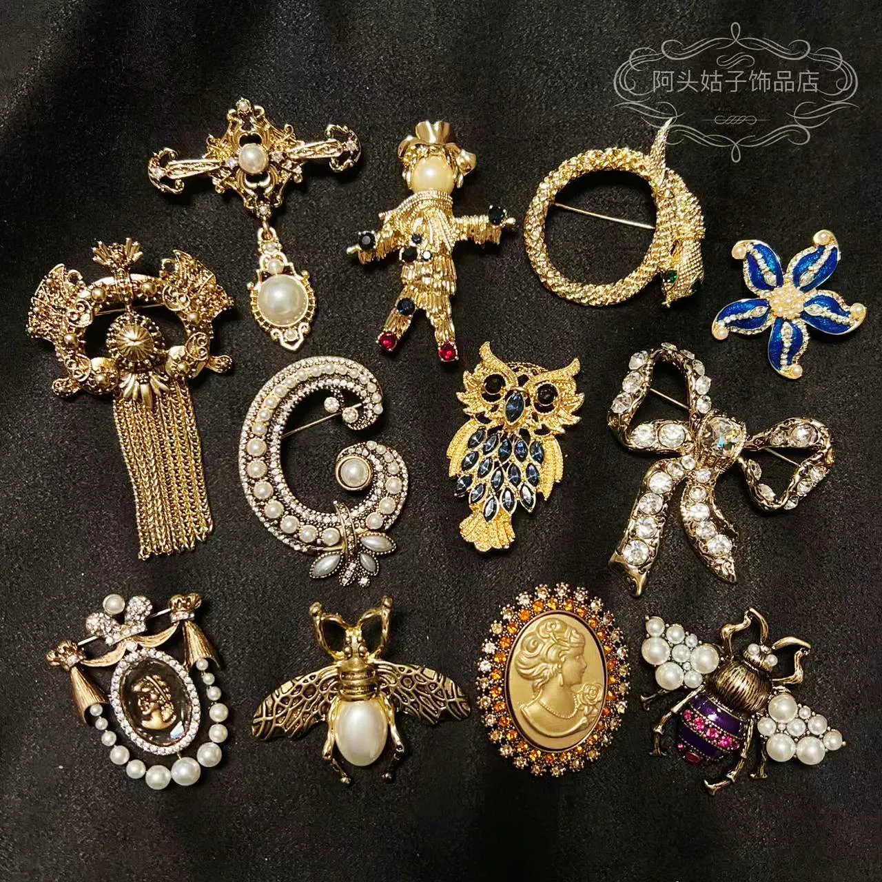 Corte Temperamento femminile retrò Ape dorata vecchio stile Ritratto Spilla di perle Accessori per spille Cappotto femminile Abbigliamento Corpetti