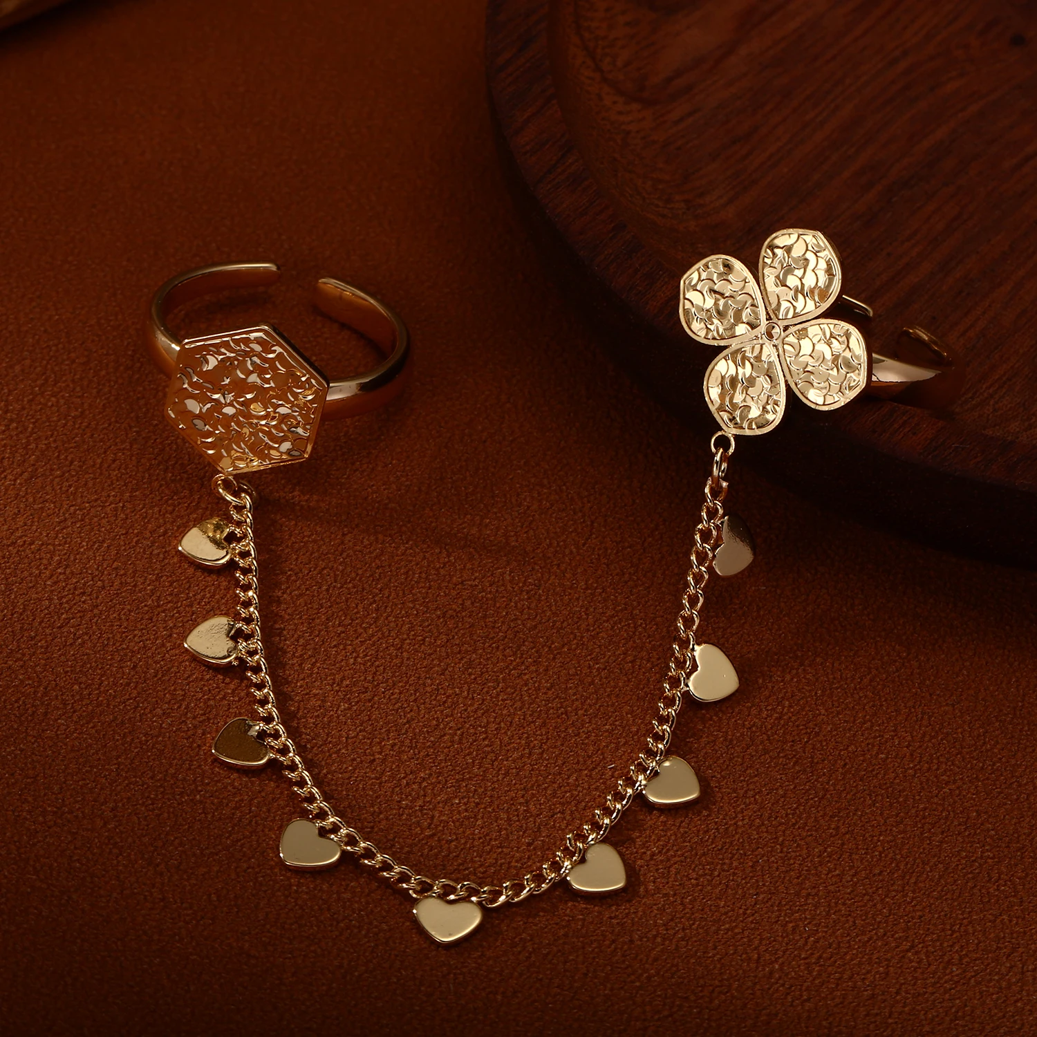 Women Elegant Four Leaf Clover Heart Chain Connected Two Finger Ring Statement Fashion Hand Jewelry For Banquet Formal Occasi