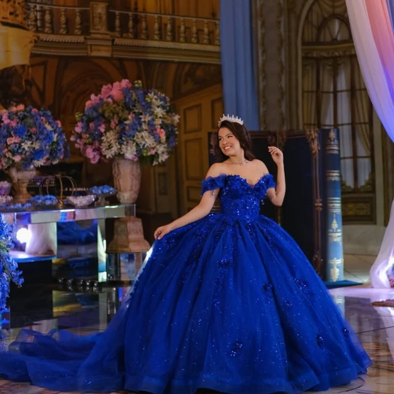 Personalizado brilhante azul royal quinceanera vestidos fora do ombro lantejoulas apliques tull flor 3d cauda longa vestido 15 quinceanera