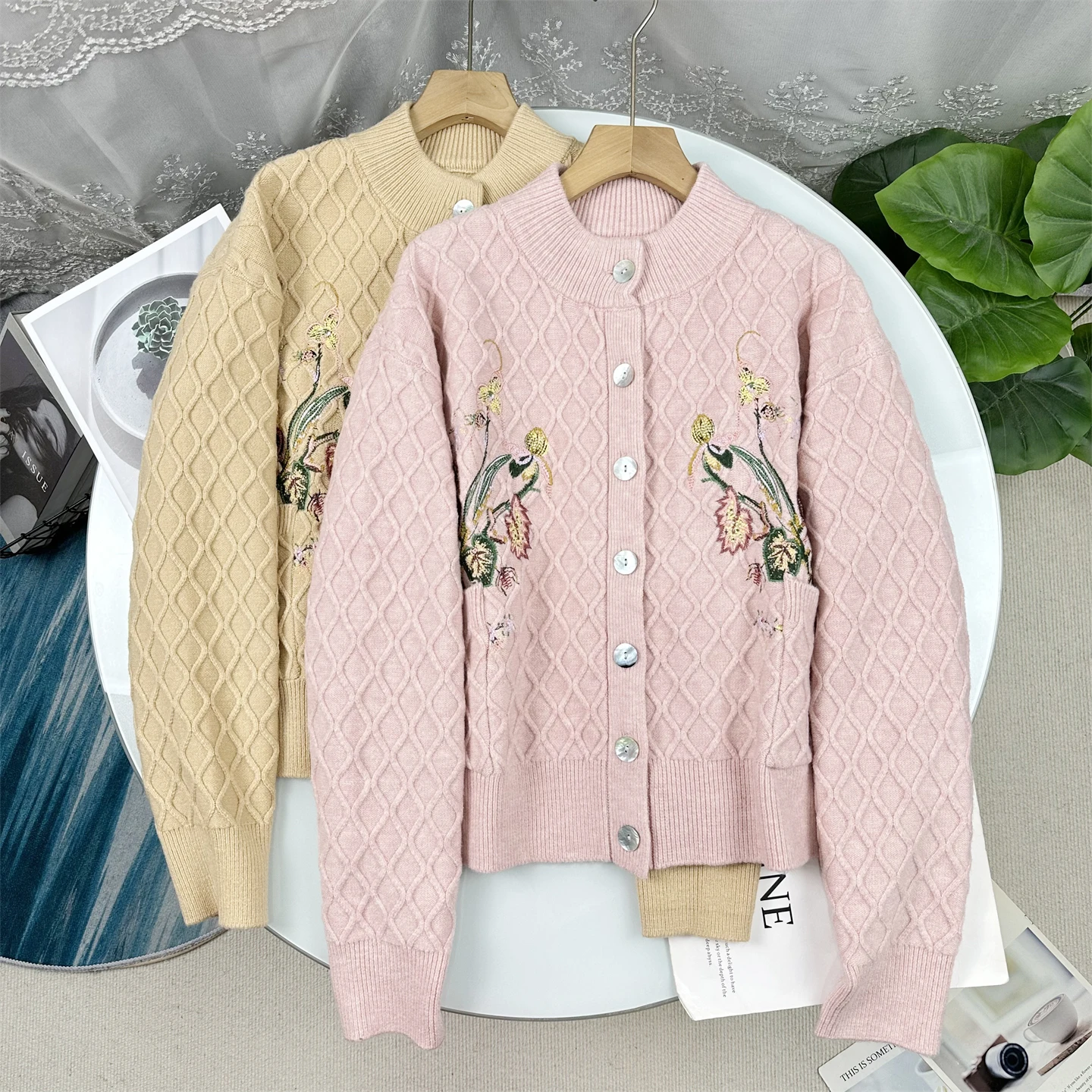 

Ретро-кардиган с цветочной вышивкой и пуговицами, вязаный свитер, женская вязаная верхняя одежда с длинными рукавами, зимний новый стиль, модная одежда для девушек
