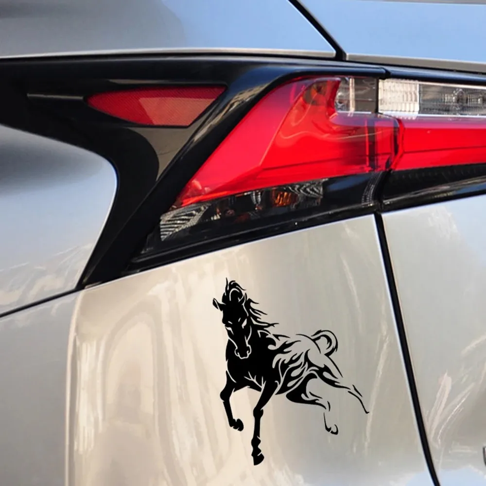 ملصق سيارة من الفينيل بتصميم حصان الجري مقاوم للماء ومقاوم للأشعة فوق البنفسجية لسيارات الدفع الرباعي ونافذة جسم السيارة مناسبة عالميًا