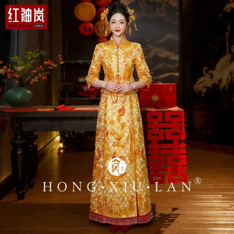 

The new style of dragon and phoenix gown is a luxurious Chinese wedding dress for brides ceremonial ceremony toasting women