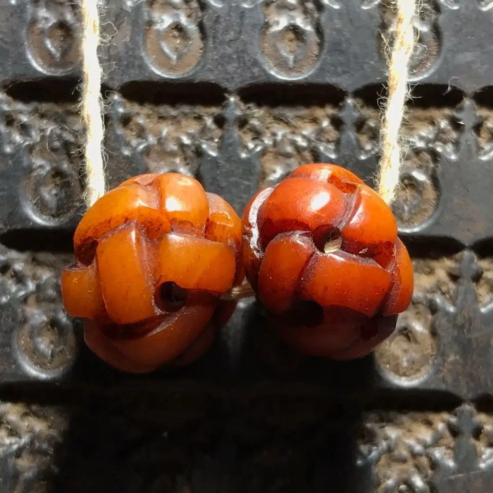 Special price to become attached to folk customs, ancient Tibetan traditions, old-fashioned pulp-coated bone carving, hollow bea