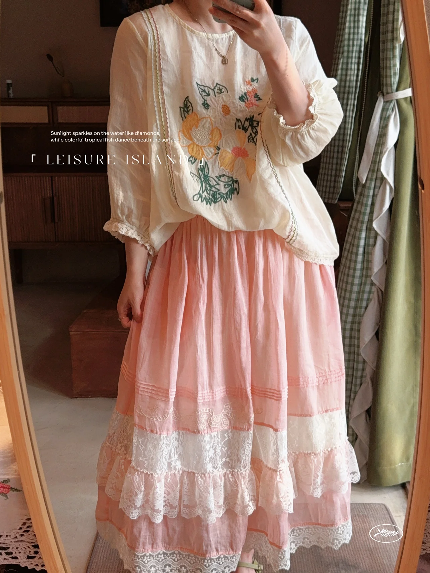 

Оригинальная художественная хлопково-льняная рубашка с вышивкой, рукавом 3/4 и цветочным принтом, свободного кроя, женский топ, дышащий, комфортный, весенний.