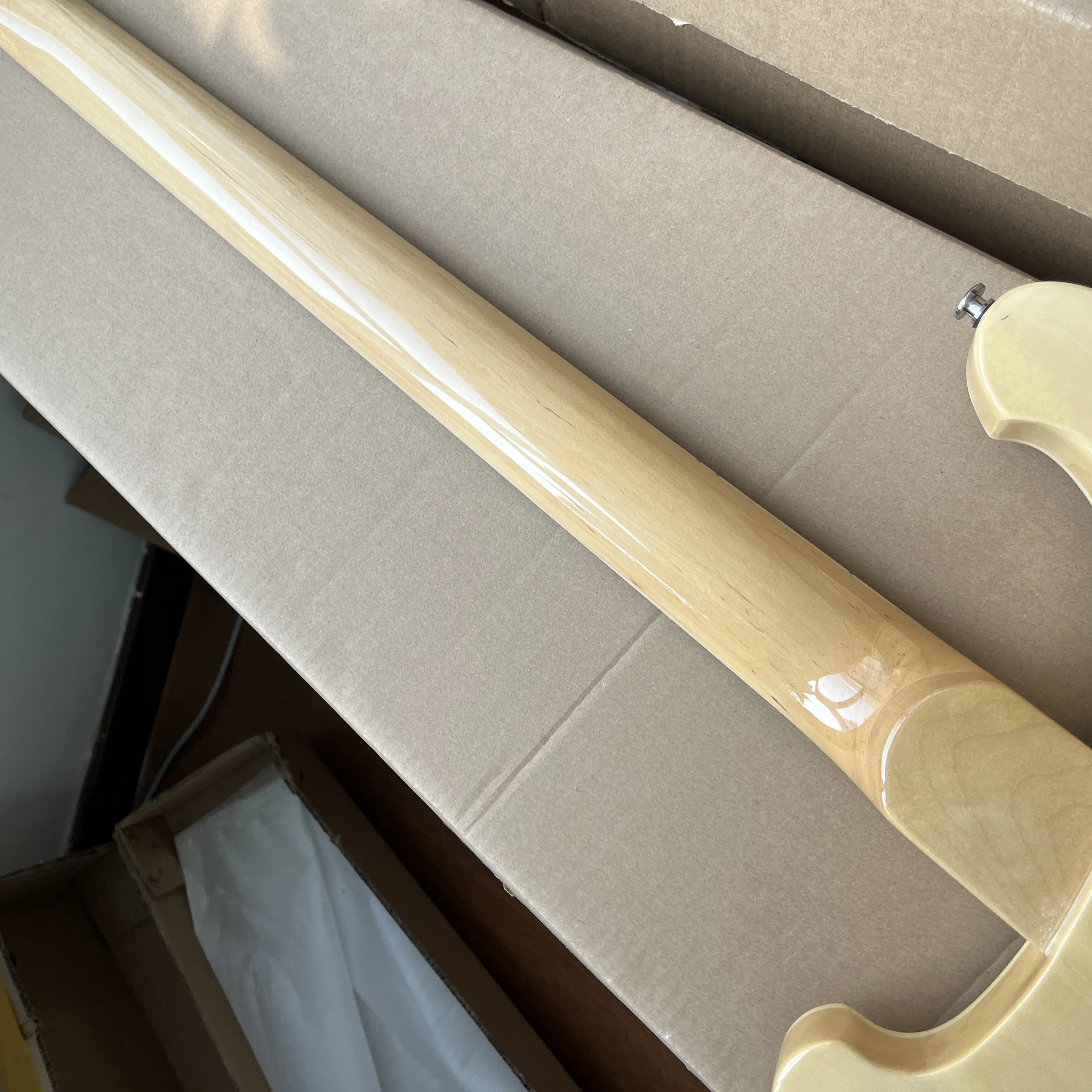 جيتار كهربائي BASS مكون من 4 أوتار بلون خشبي أبيض بيكجوارد برقبة من خشب القيقب شحن مجاني من الولايات المتحدة #4