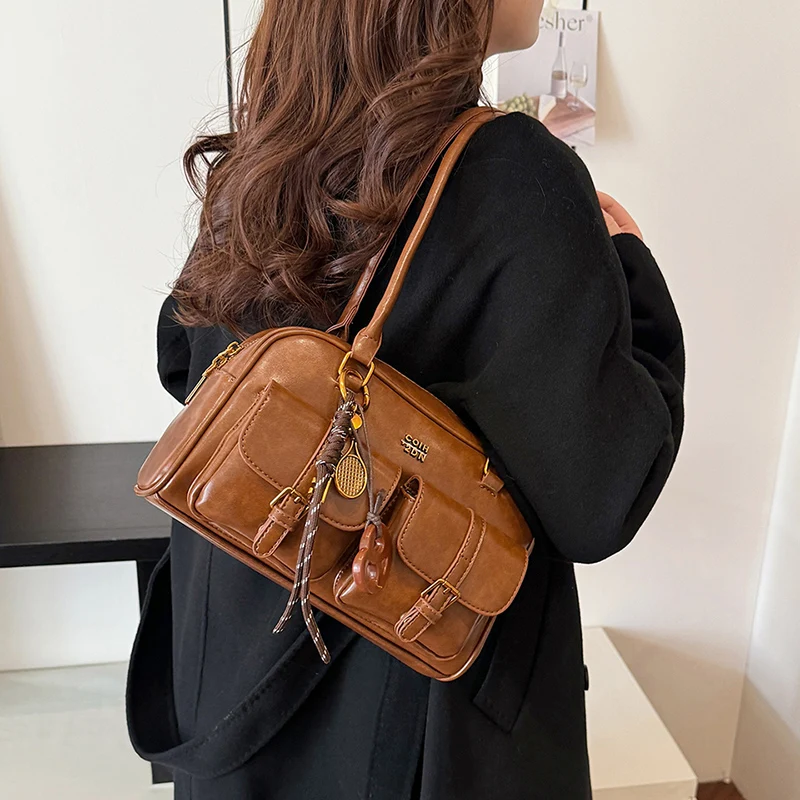 

Women Multi Pockets Shoulder Bag with Pendant Vintage Armpit Bag Casual Soft Handbag Travel Shopping Date Handbag